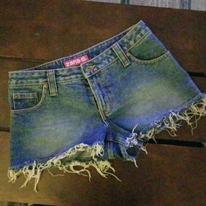 SOLD Cute frayed jean shorts